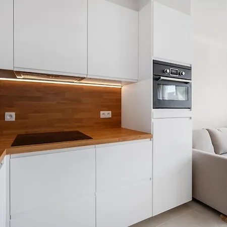 Daire Studio Located On The 3Nd Floor *
